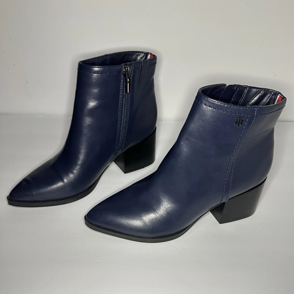 Tommy Hilfiger Women’s Blue Ankle Bootie Side Zip Block Heel Pointed Toe 7.5M