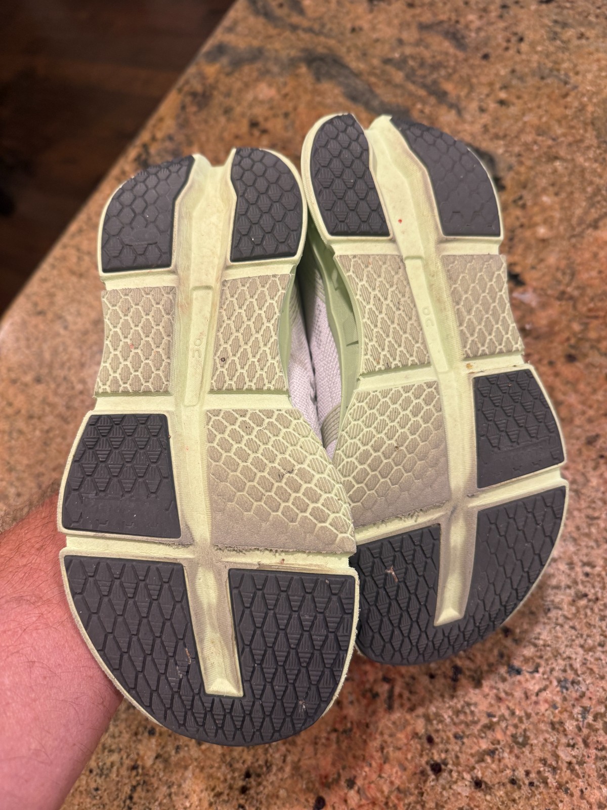 Size 6.5 – On Running Women’s Cloudgo Shoes ‘White Meadow Green’ (55.98624)