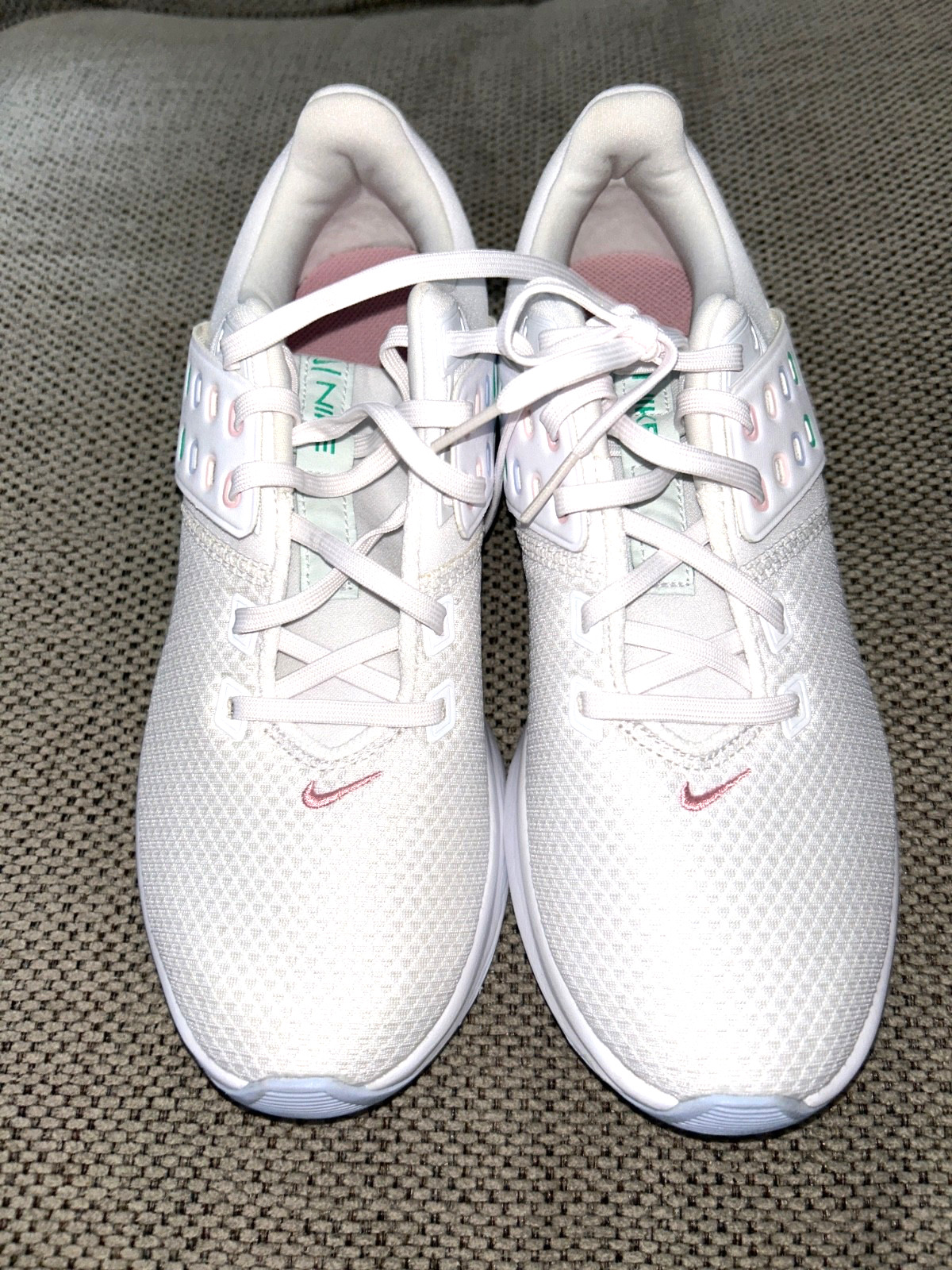 Size 9.5- Nike Air Max Bella TR 4 White Menta W