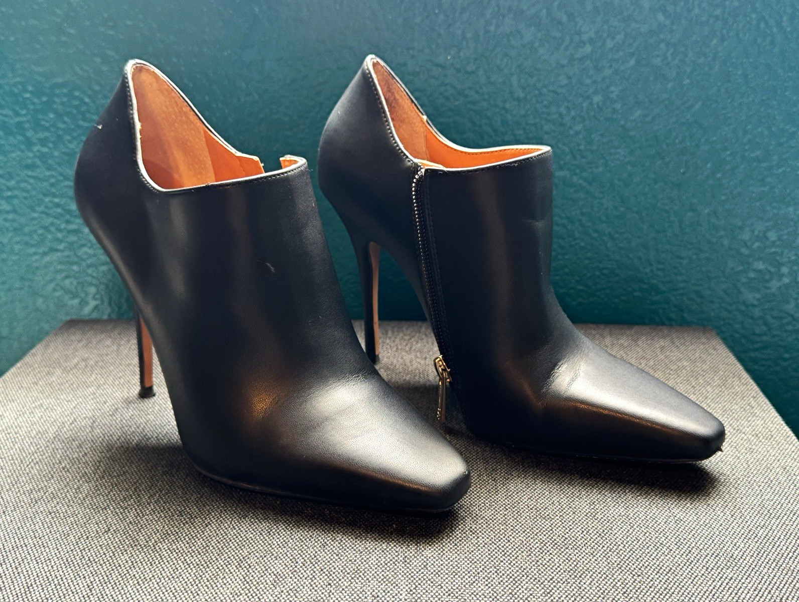 Jessica Simpson Black Faux Leather Pointed Toe Stiletto Ankle Bootie Zip 7M