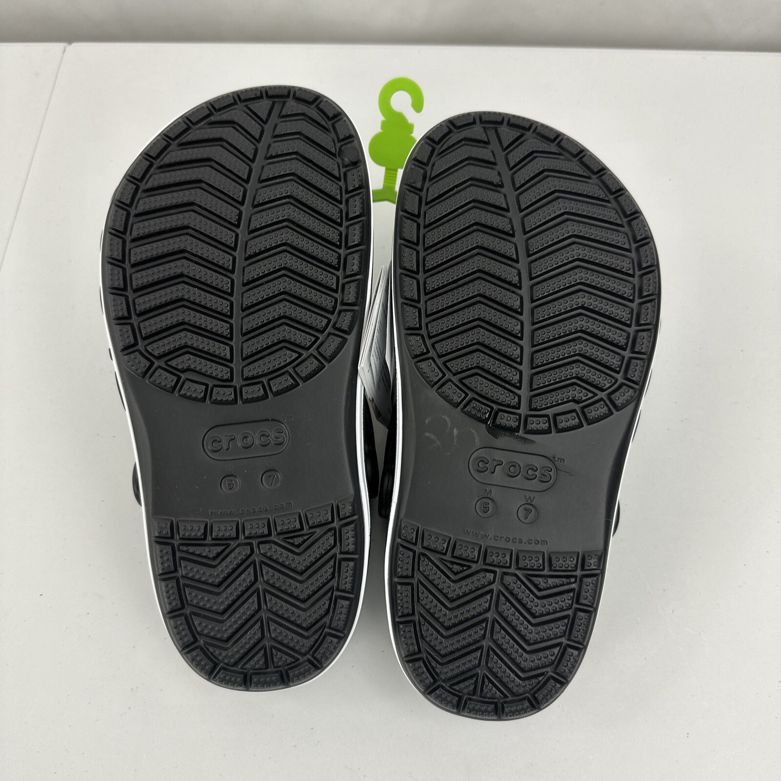 Crocs Bayaband Clog Unisex Women’s US Size 7 Black & White 205089-066 NWT