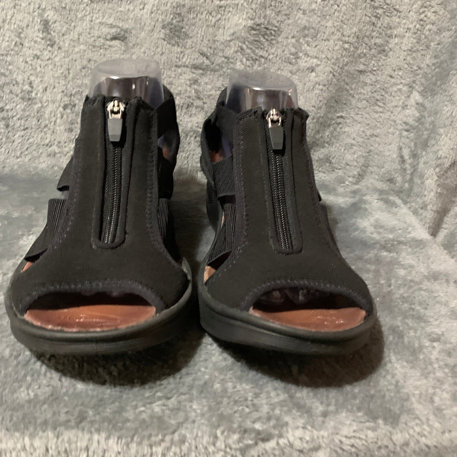 Bzees Duet Black Fabric Wedge Sandals Front Zip Peep Toe Womens Size 11 M