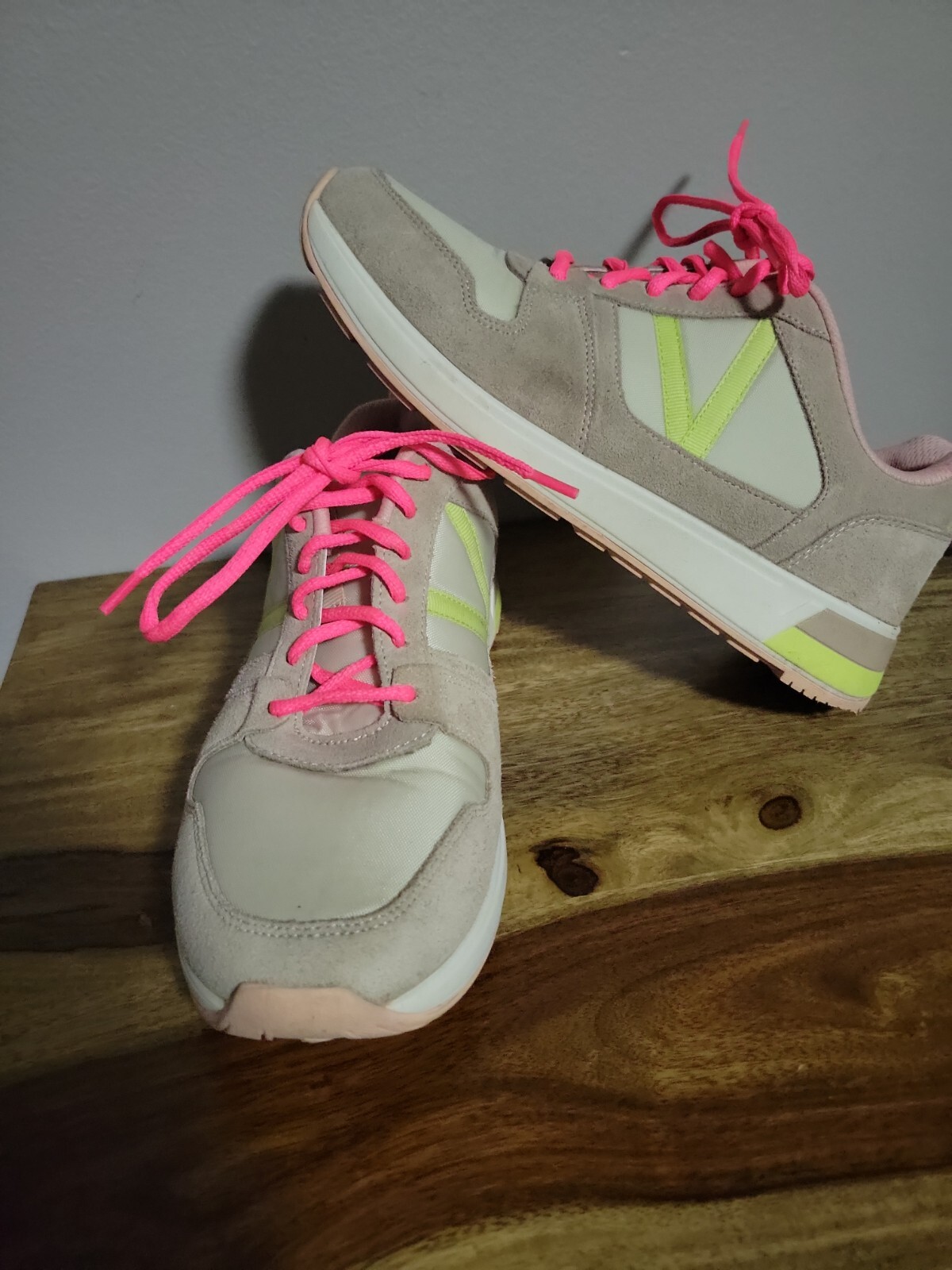 Vionic Womens Rechelle Nude Pale Pink Walking Shoes Size 8 Used Good Condition
