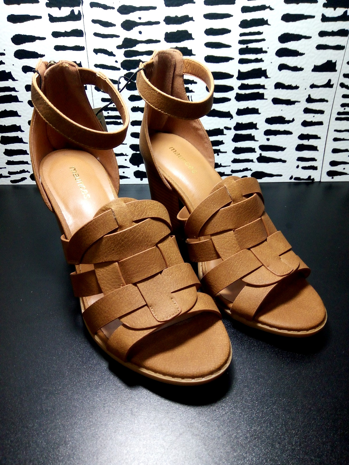 Maurices Brandy Medallion Block Heel Sandals Shoes Open Toe Women’s 8.5