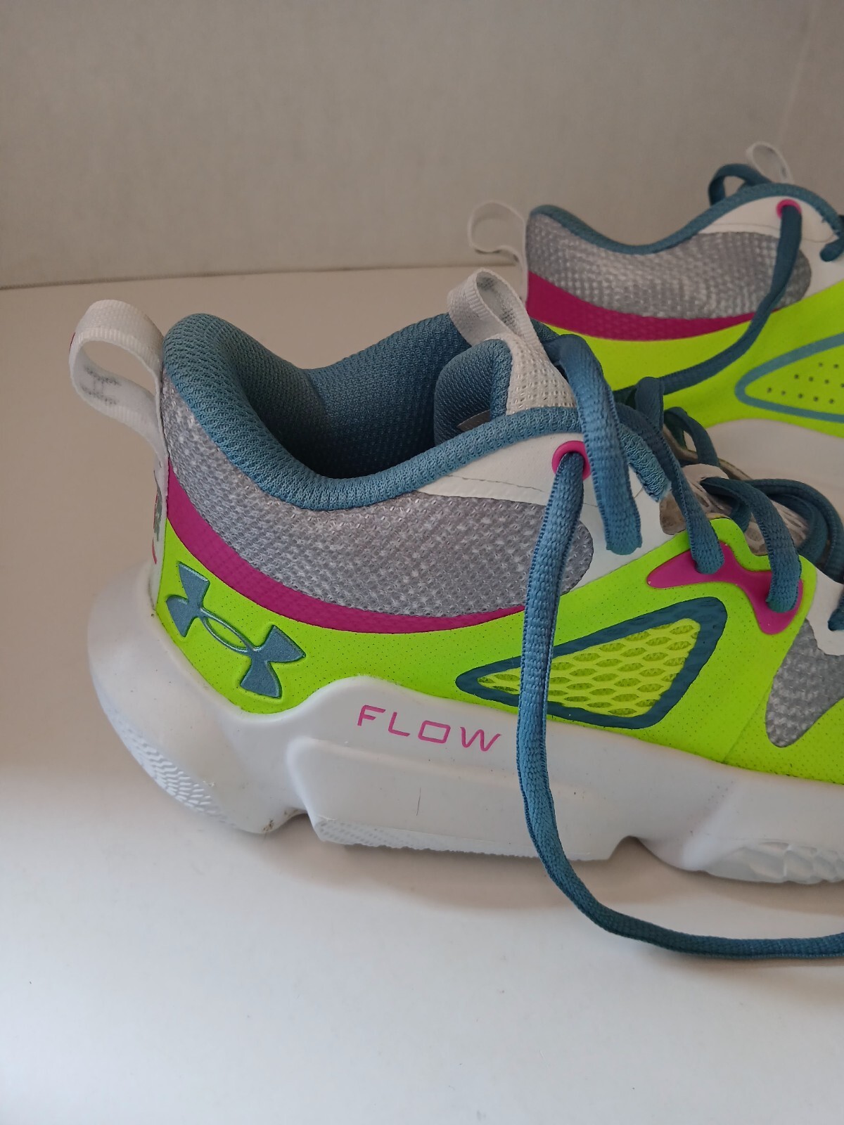 Under Armour Flow Breakthrough Women’s Shoes. Colorful. Size 6.5.