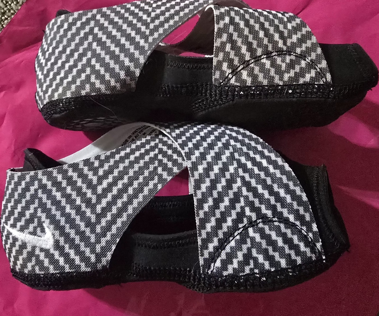 Nike Studio Wrap Yoga Dance Barre Shoes Medium 7.5-9 Black White DISCONTINUED