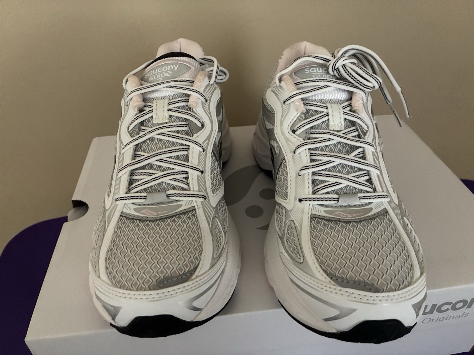 NIB Sz 7.5M Saucony Progrid Guide 7 White/Pink Women’s Running Shoes