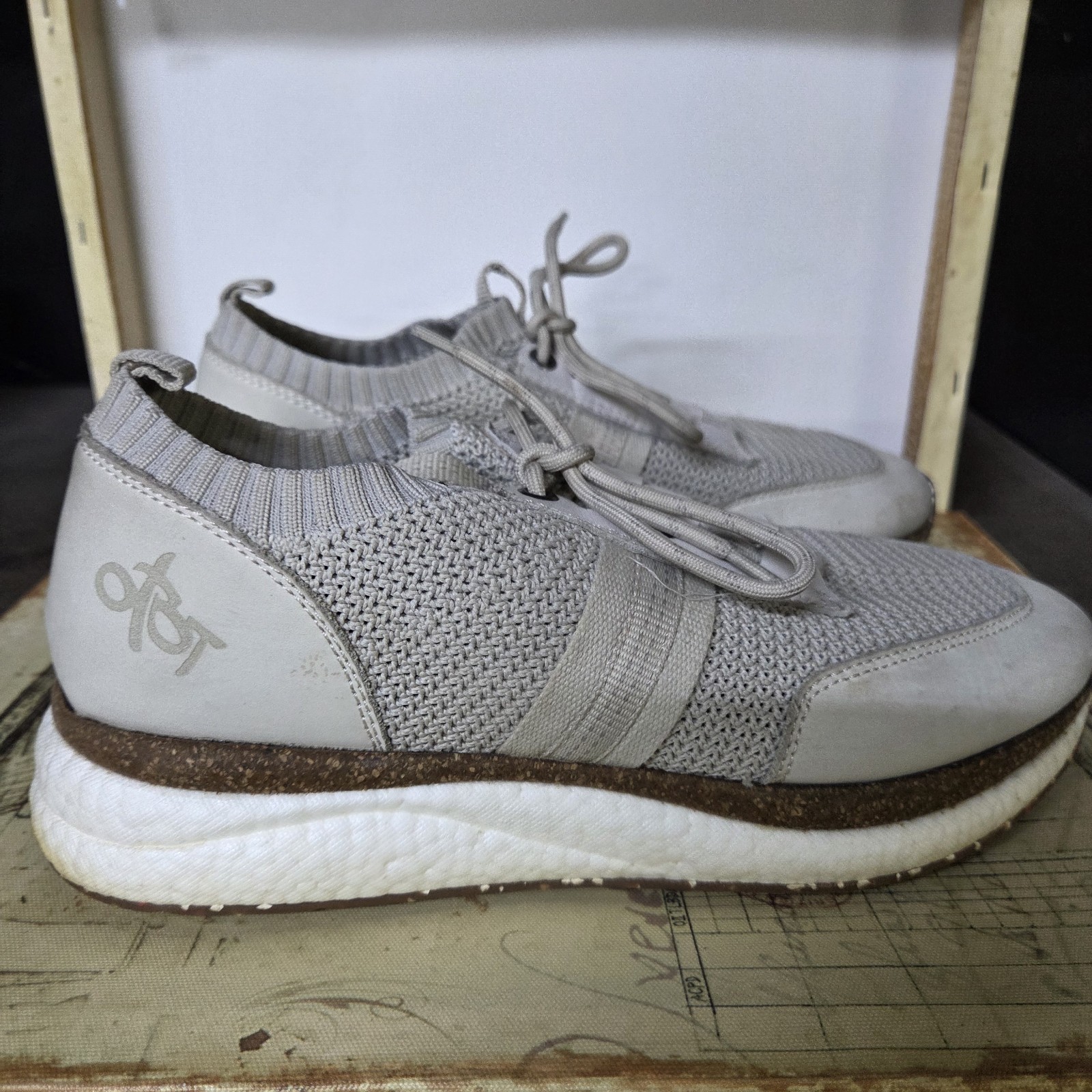 Size 9m OTBT Women’s Speed Sneakers Mist Leather Textile Lace Up BOOST Shoes
