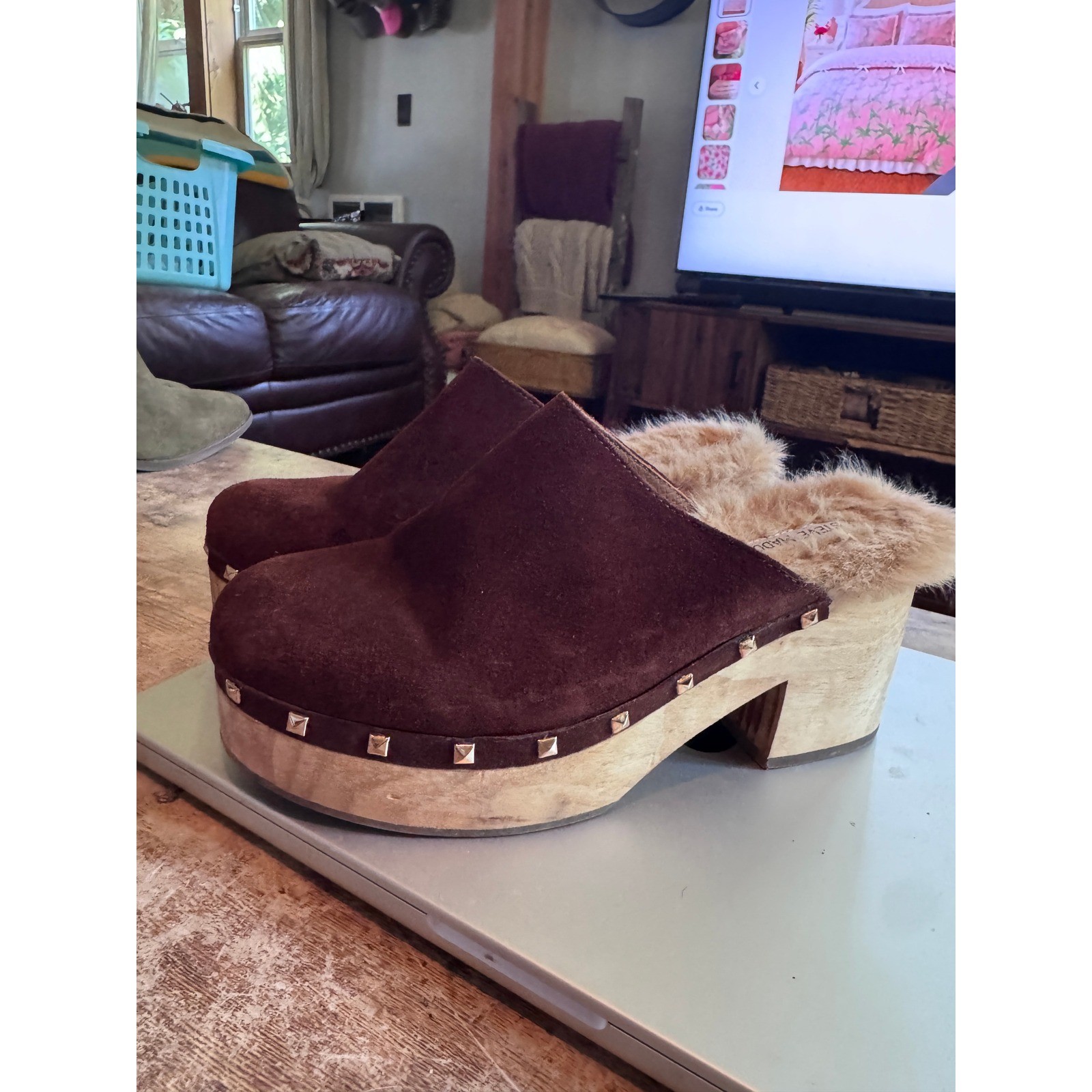 Steve Madden Brooklyn Clogs 7.5 Brown Suede Studded Faux Fur Lined Boho Retro