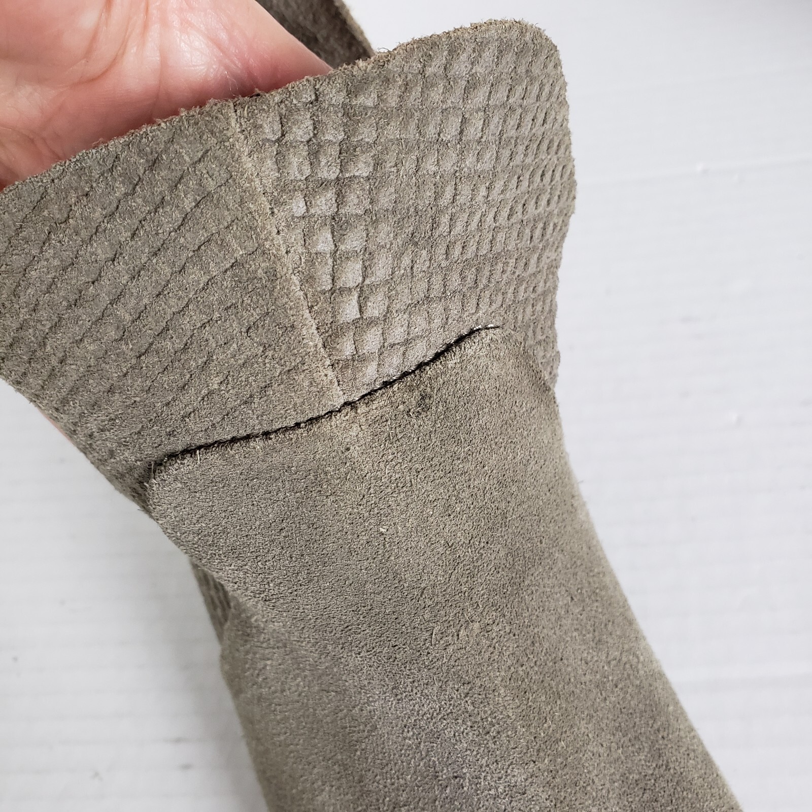 Seychelles Ankle Boots Womens 8.5 Gray Suede Leather Embossed Block Heel Zip