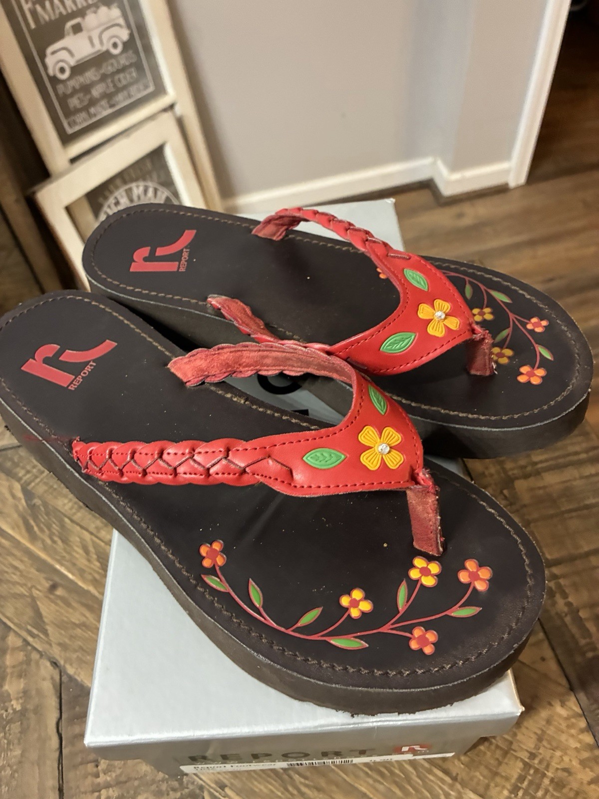 Report Women’s Floral Thong Sandals Leather Braided Strap Slip On US 9