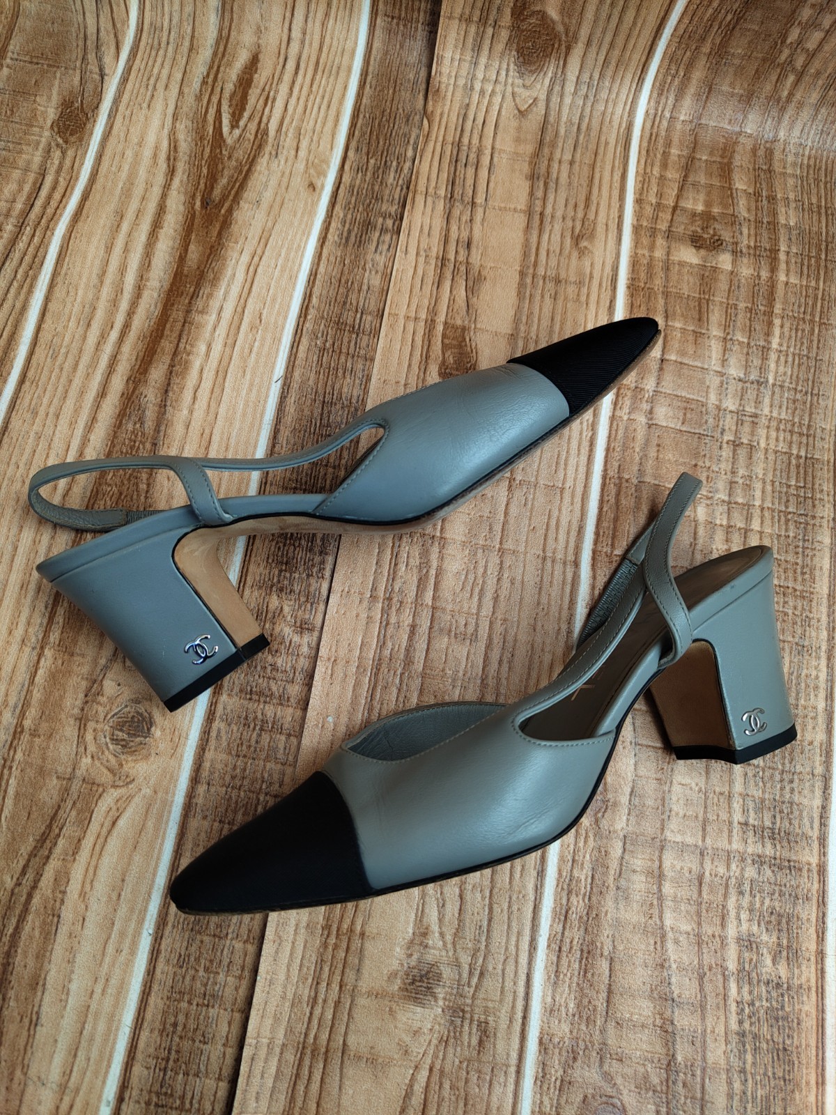 CHANEL Slingback Grosgrain CC Cap-toe Grey Leather Heels EU 36 US 6