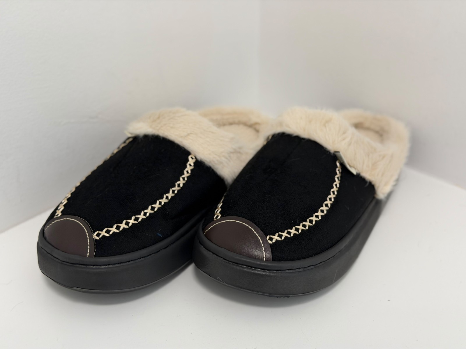 Women’s Fuzzy Slippers Warm Plush Lining Non-Slip Lightweight House Shoes Indoor