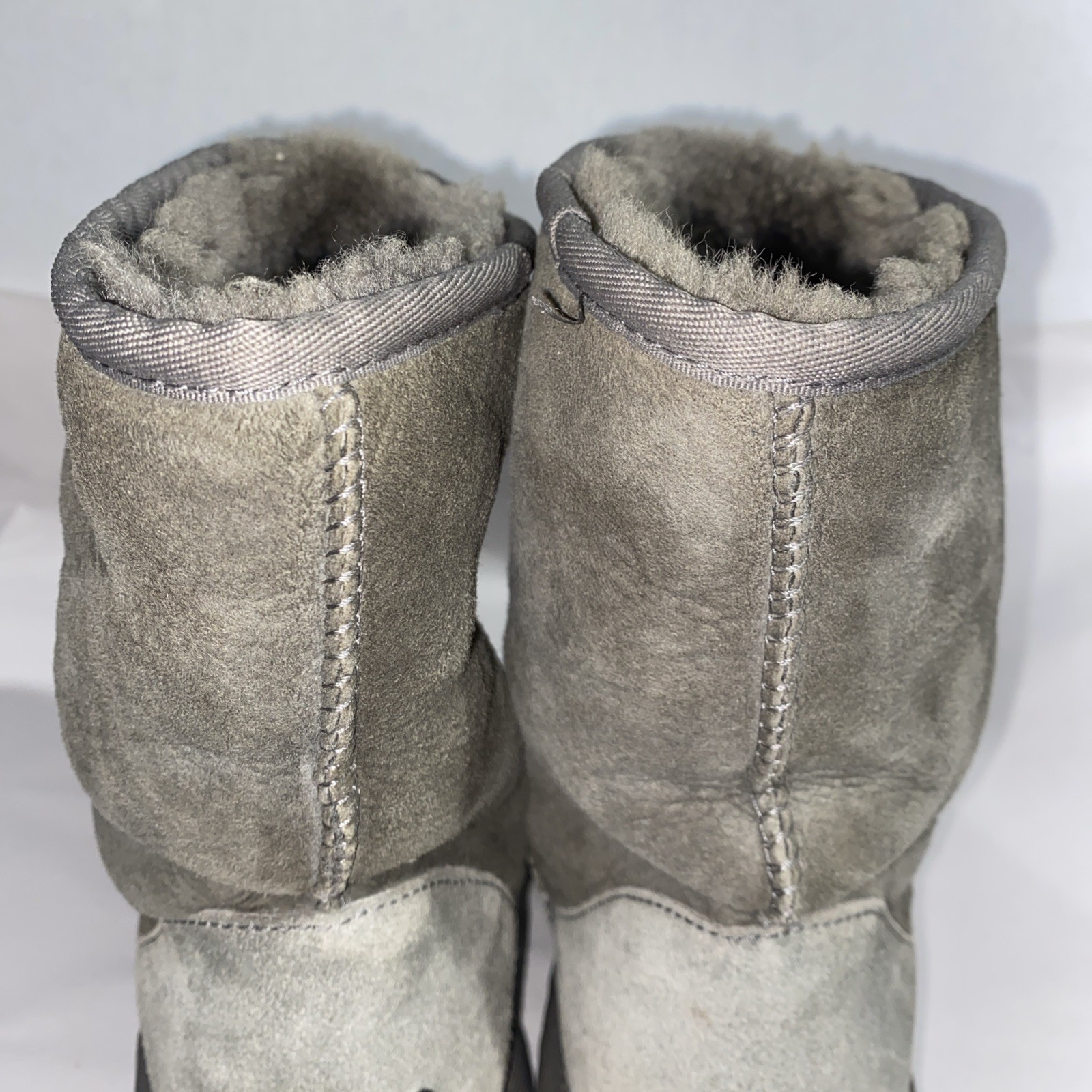 UGG Essential Short 5835 Gray Women’s Size 9 Snow Boots Lined Suede