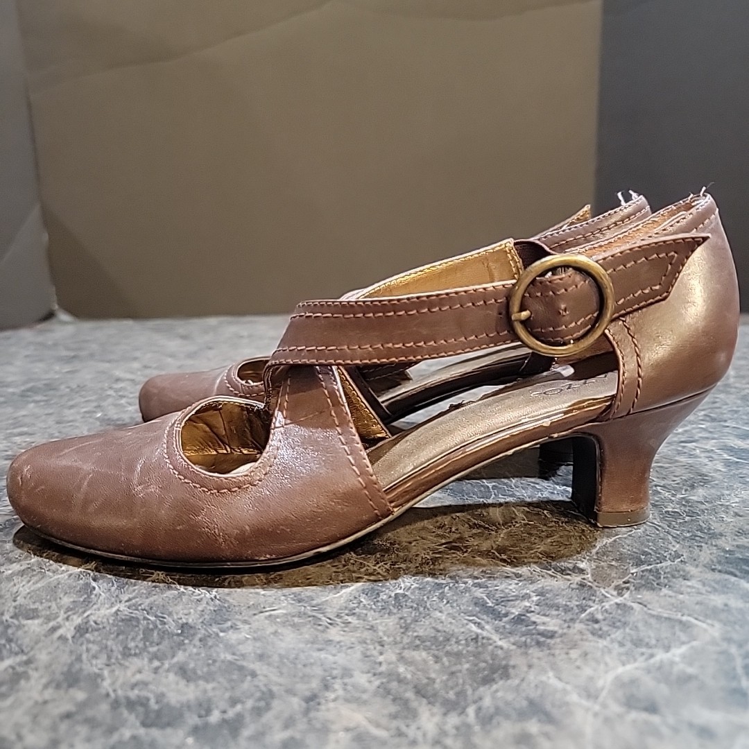 PAZZO Brown Leather Upper 2″ Heels Pumps 8.5 Pointed Toe Criss Cross Straps