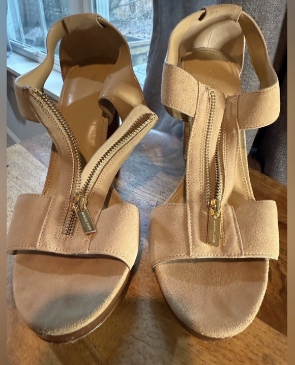 Women’s Michael Kors Tan zip front heels size 11
