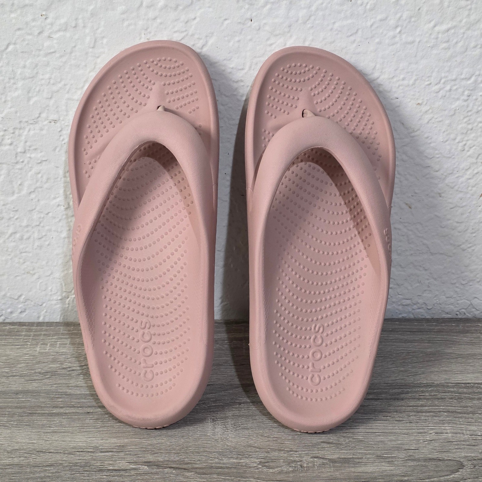 Crocs Mellow Recovery Flip Flops Unisex Size M-10 W-12 Pale Pink Slip On Sandals