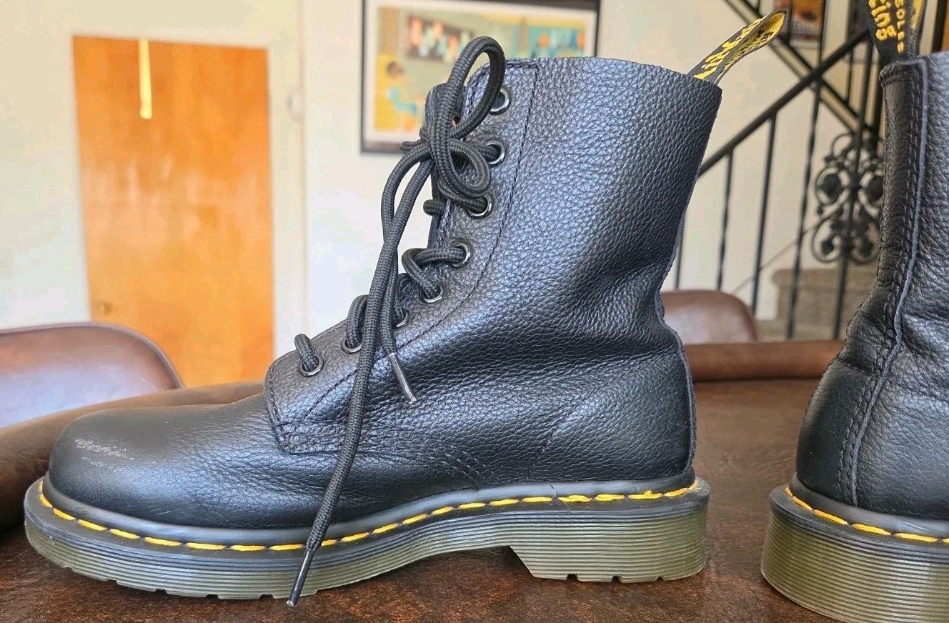 Dr. Martens Pascal 1460 Virginia Leather Boots for Women, Size US 6 – Black