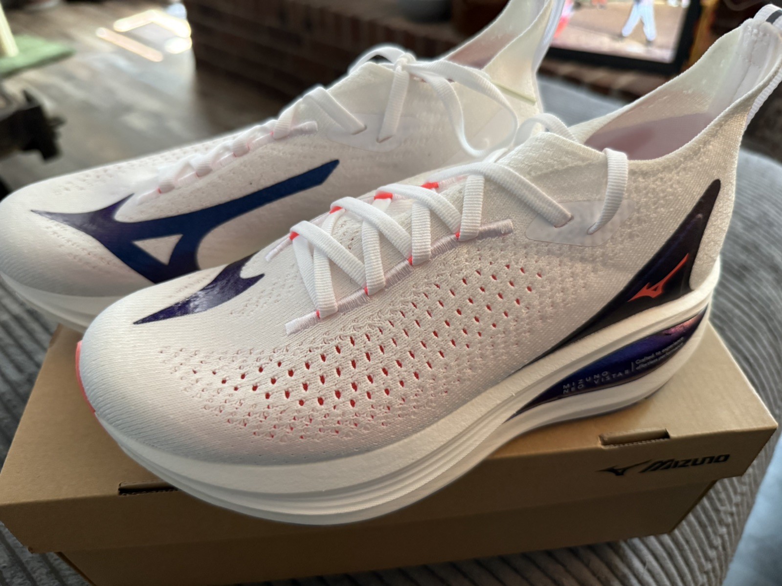 Mizuno Neo Vista 2 Women’s Size 8 White/Purple Brand New In Box