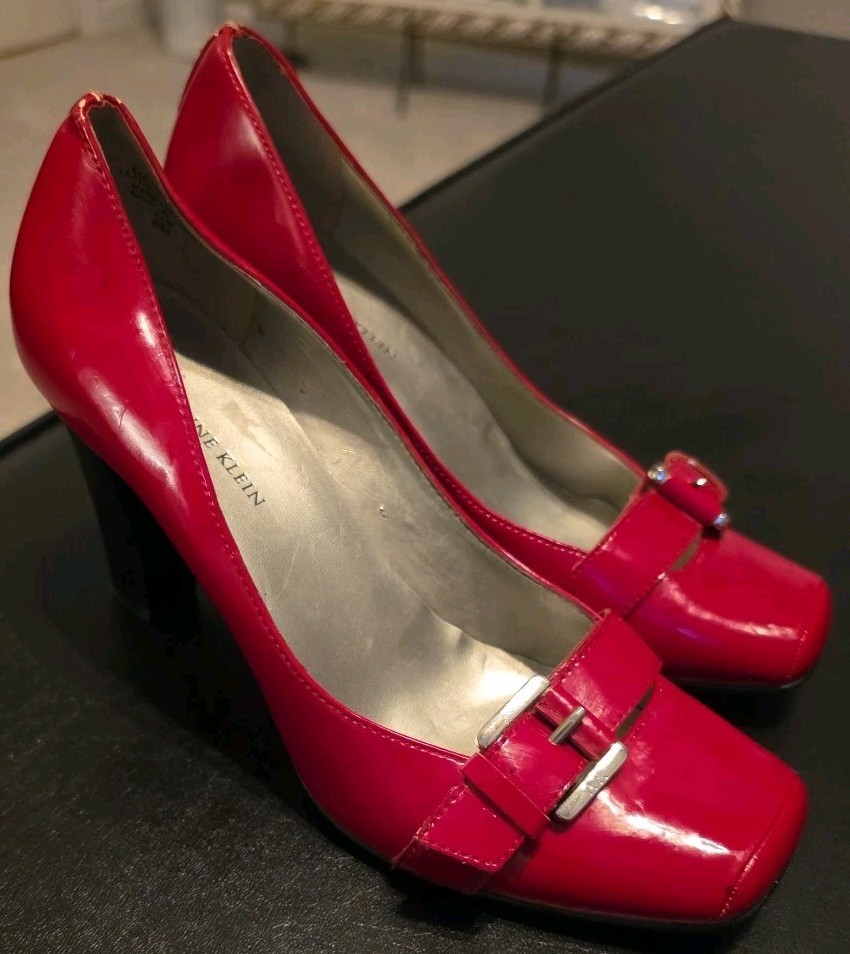 ANNE KLEIN SHOES 8M RED PATENT LEATHER BUCKLE STRAP 3.25″ BLACK HEELS