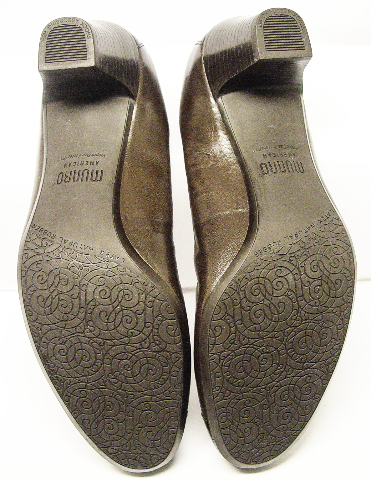 MUNRO AMERICAN SZ 6.5 M BROWN UPPER W/LATEX RUBBER BOTTOM SHOCK ABSORBING HEEL