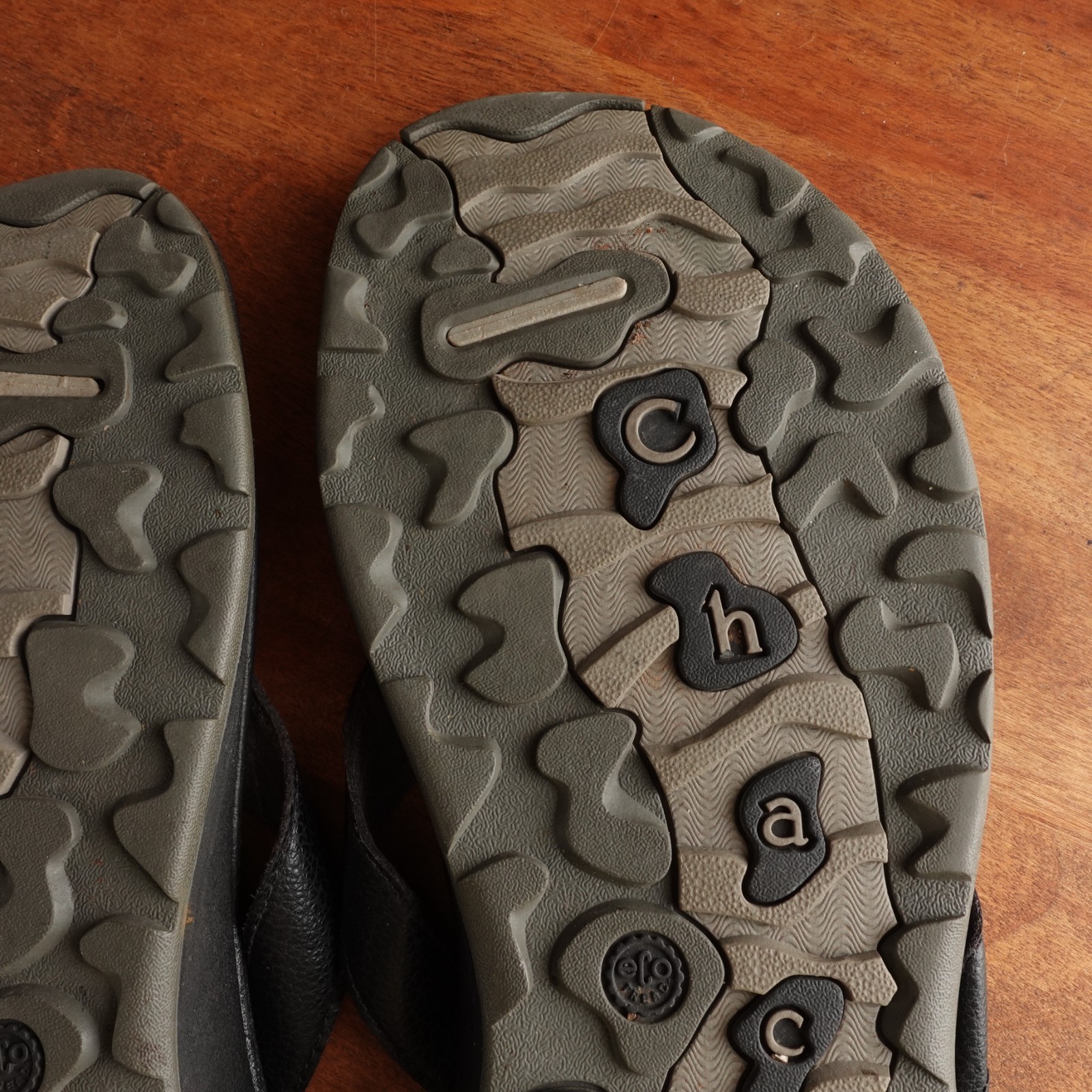 Chaco Sandals Womens Size 9 BLK Thong Outdoor Beach Coastal Pool Hiking Shoes