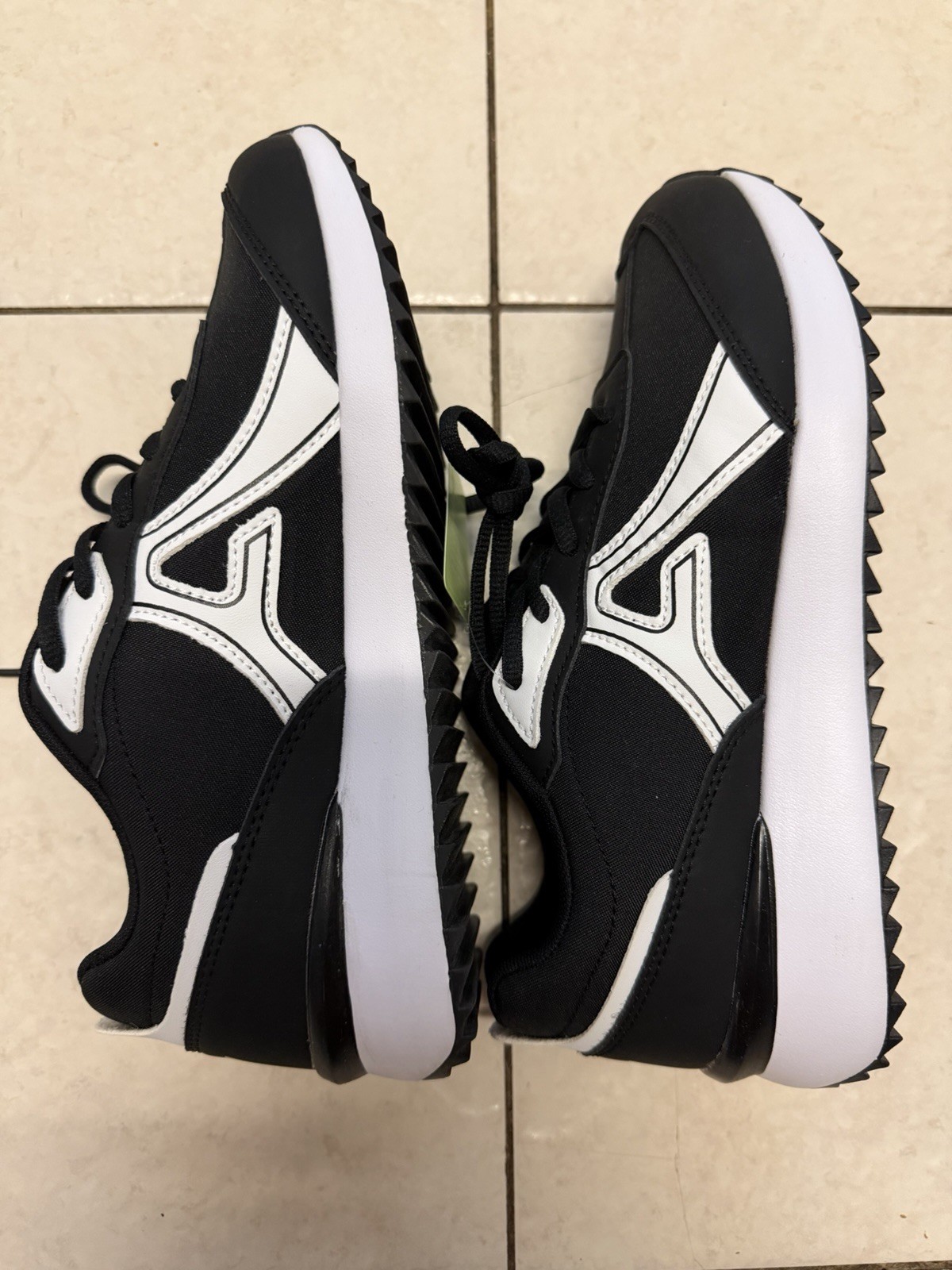 AOV Arch Women’s Athletic Running/Walking Lightweight Sneaker Size 8.5 N w/o Box