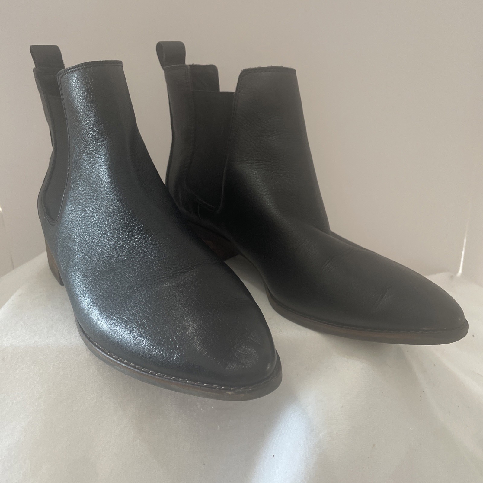Lucky Brand Lufti Chelsea Boot Women’s Size 11 M Black Leather Semi Pointed Toe