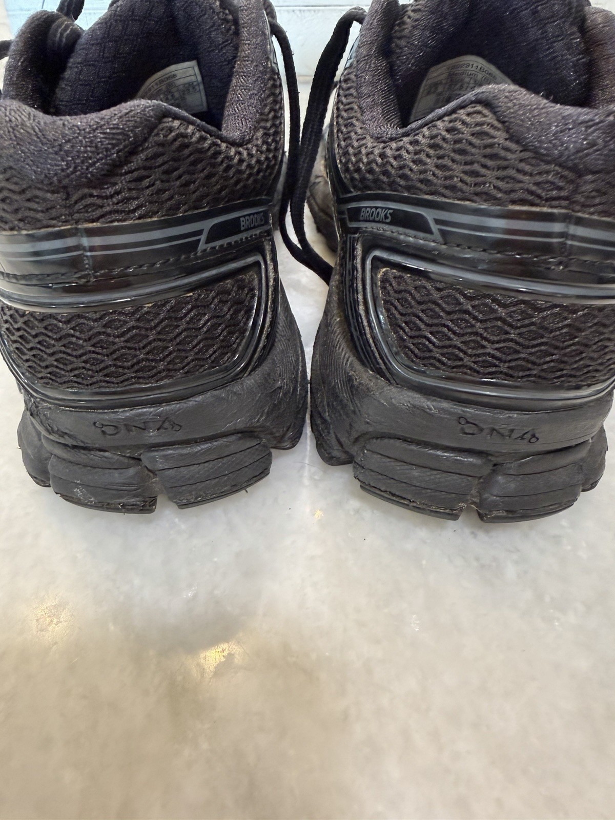 Brooks Women Adrenaline GTS 17 Size 6.5 Running Shoes