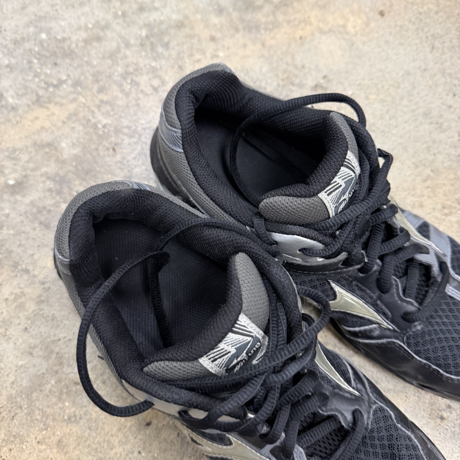 Mizuno Womens Wave Bolt 6 430224 9073 Black Running Shoes Sneakers Size 9