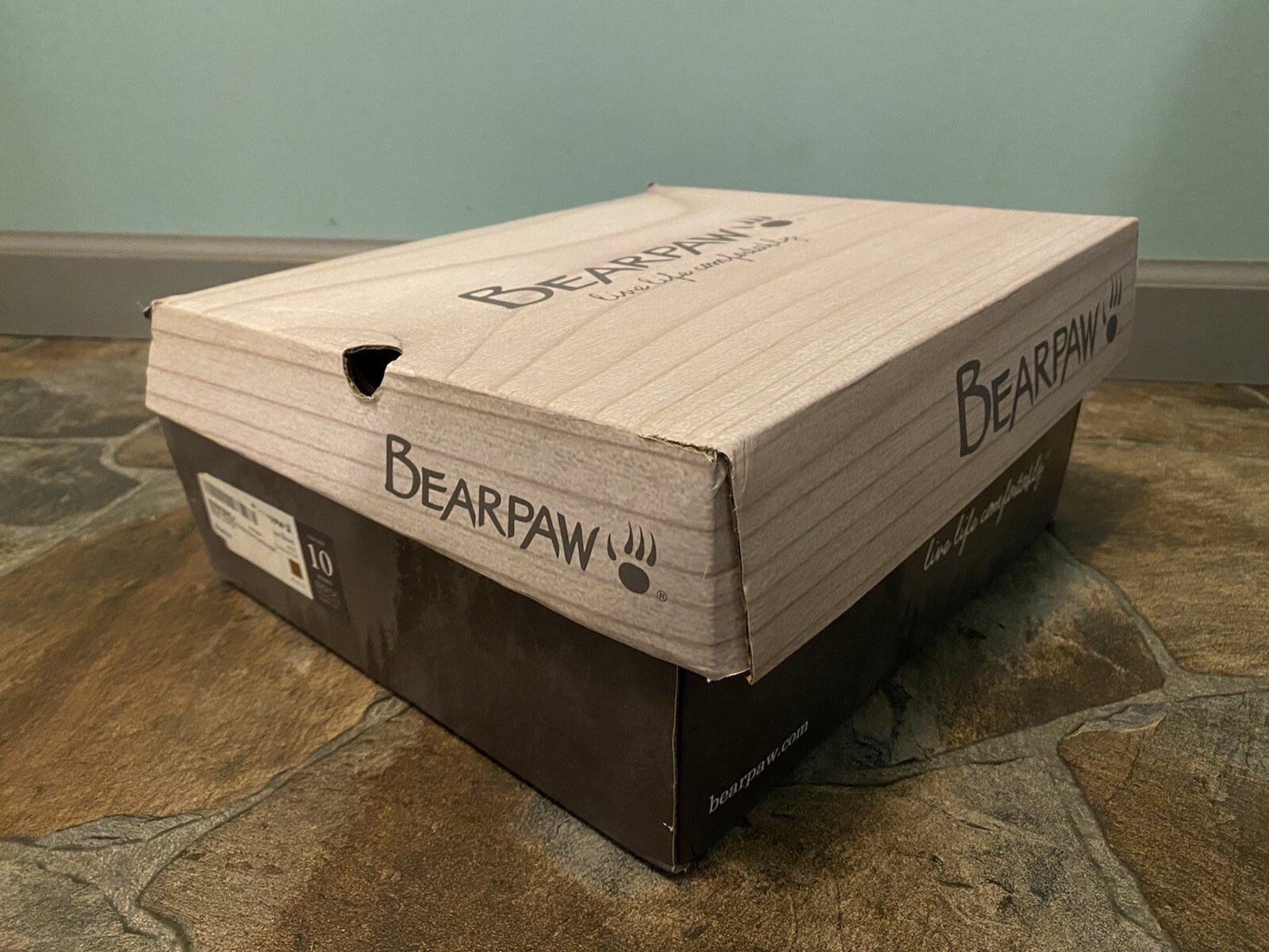 New w/ Box Bearpaw Women’s Emma Short 608W, Hickory II 220, Size 10