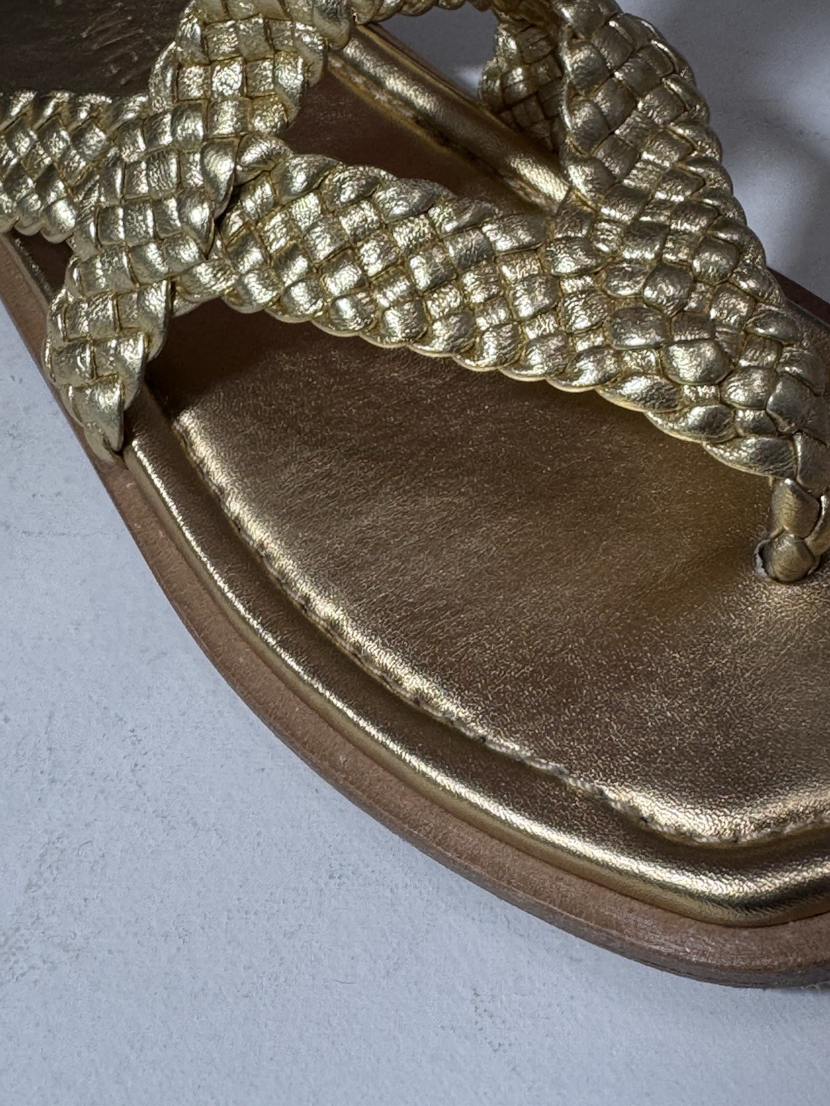 Stuart Weitzman Gold Braided Thong Sandals 9 AA EU 39.5 Leather Flats