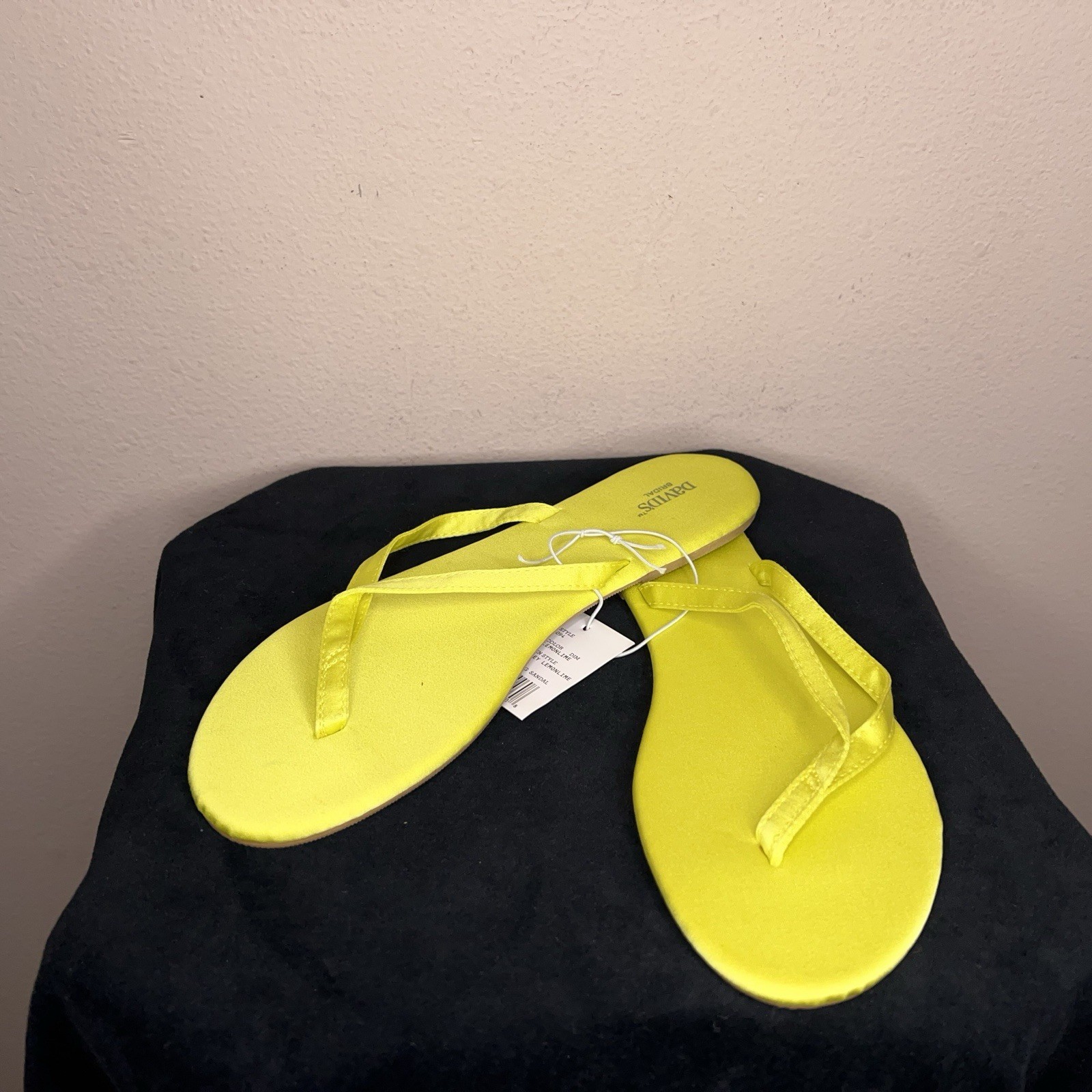 New David’s Bridal Medium 7 8 Flip Flops Satin Fabric Womens Lime Yellow NWT