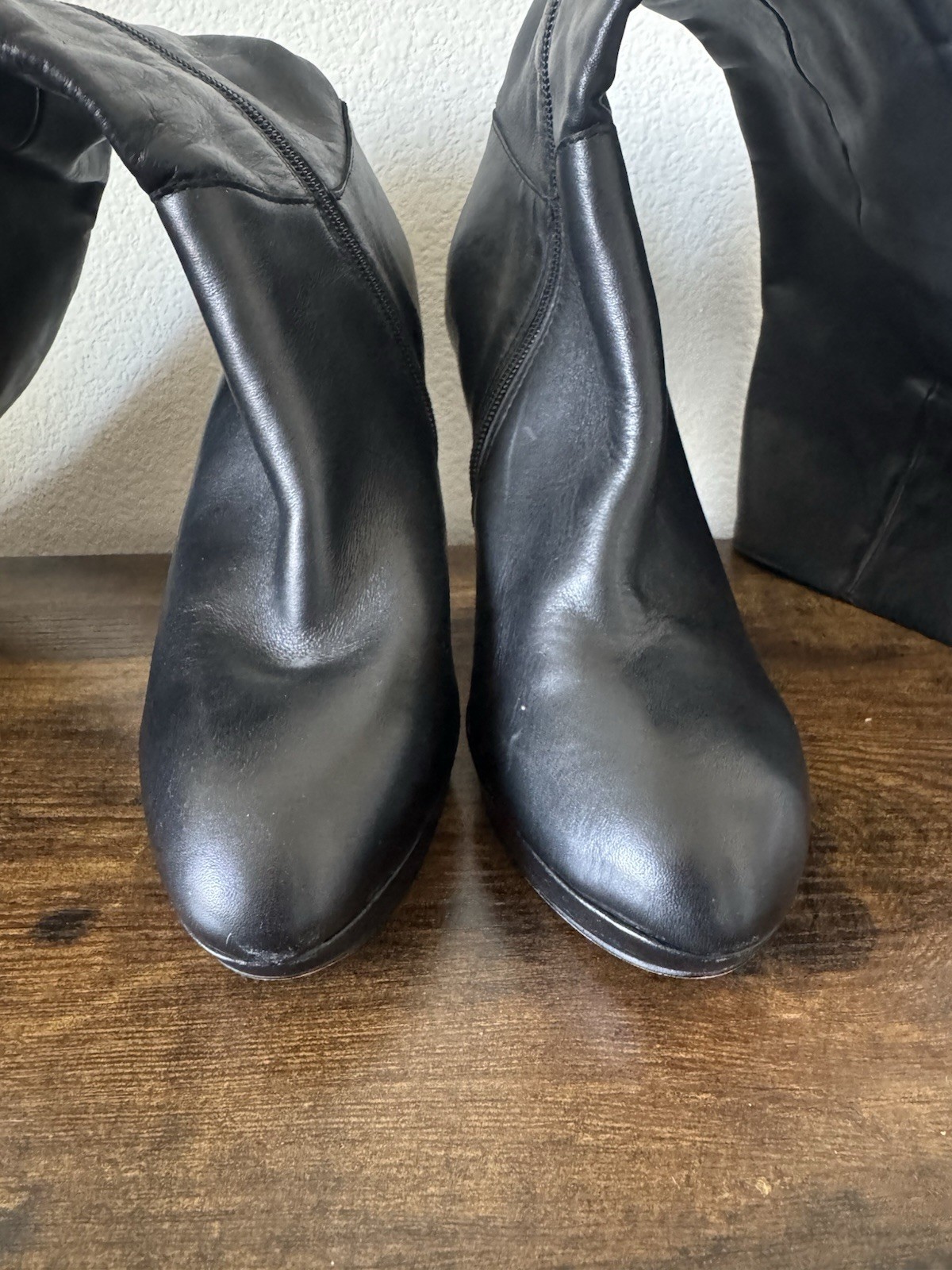 Vince Camuto Women’s Black Leather Knee-High Zip Round Toe Boots US 7