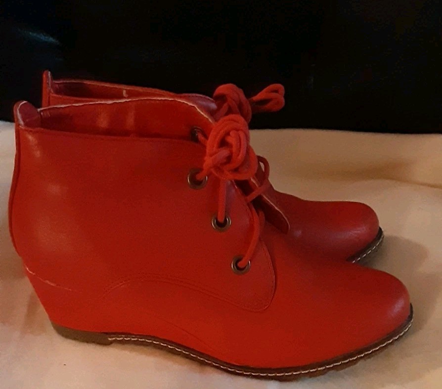 Daily Shoes Women’s Size 8 Red Ankle Comfort Boots with Wedge Heel and Laces