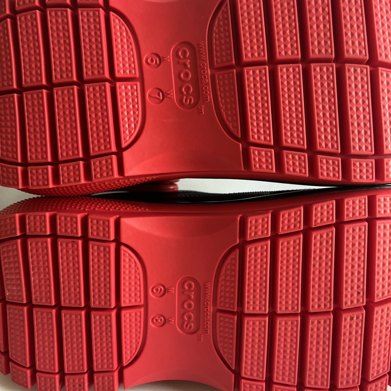 Crocs Mega Crush Clog black red womens Right W7 Left W8 mismatched pair adaptive