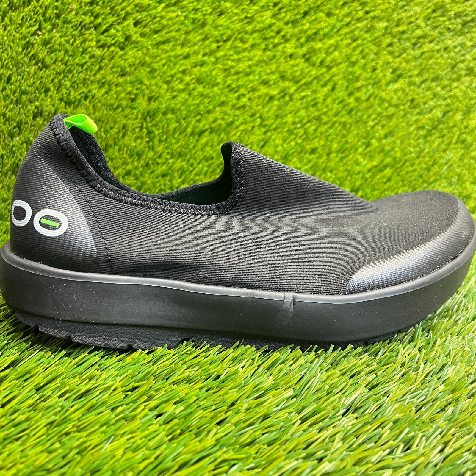 OOFOS OOmg EeZee Low Womens Size 8.5 Black Casual Walking Slip On Recovery Shoes
