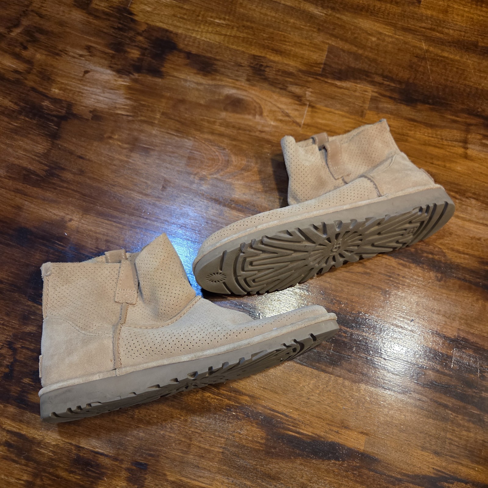 UGG Women’s Classic Unlined Mini Perf Boots Size 9 Tan Gorpcore Preppy Boho