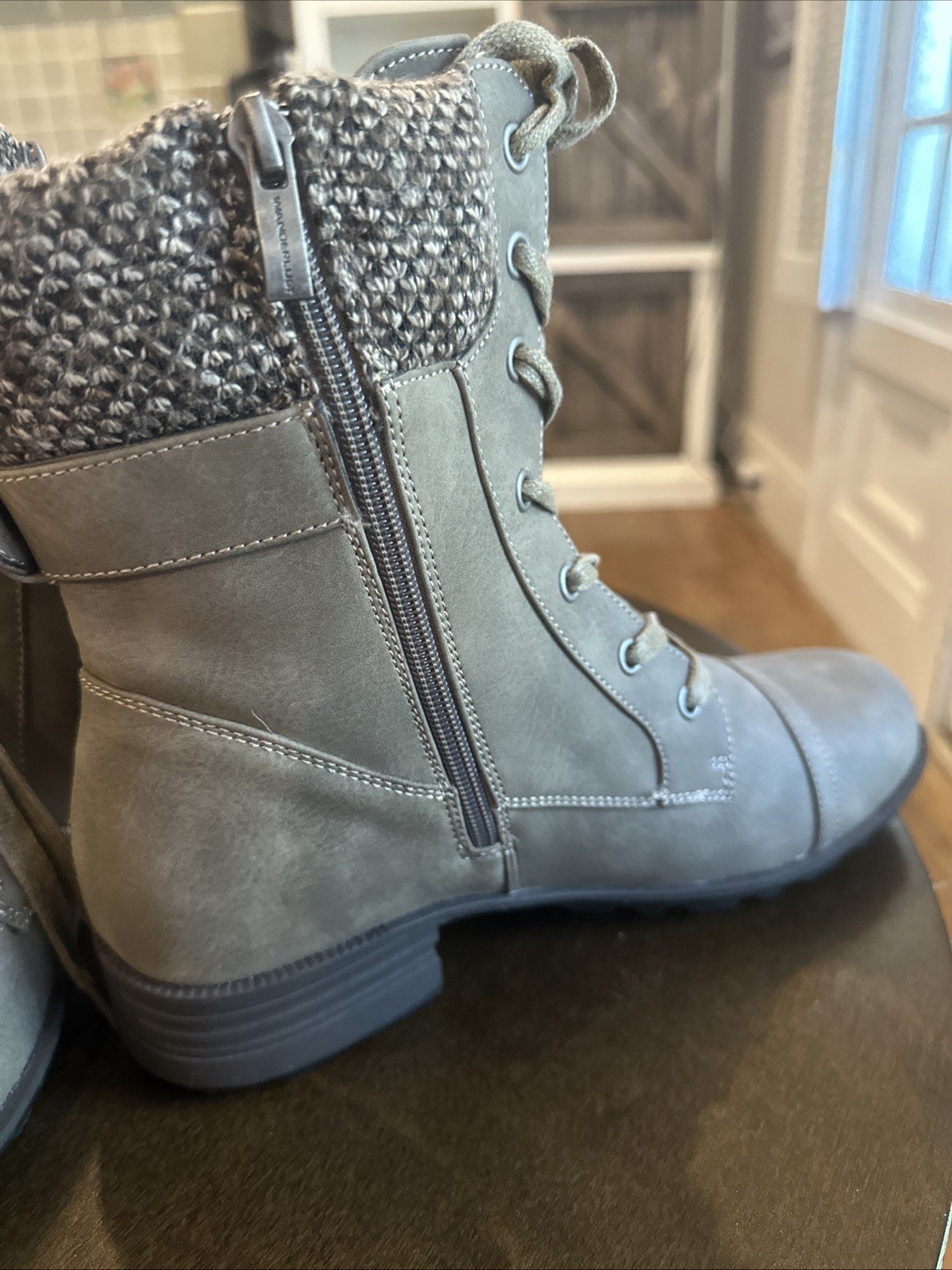 Wanderlust Womens Combat Boots Size US Size 9 Gray Waterproof Lace Up Vegan