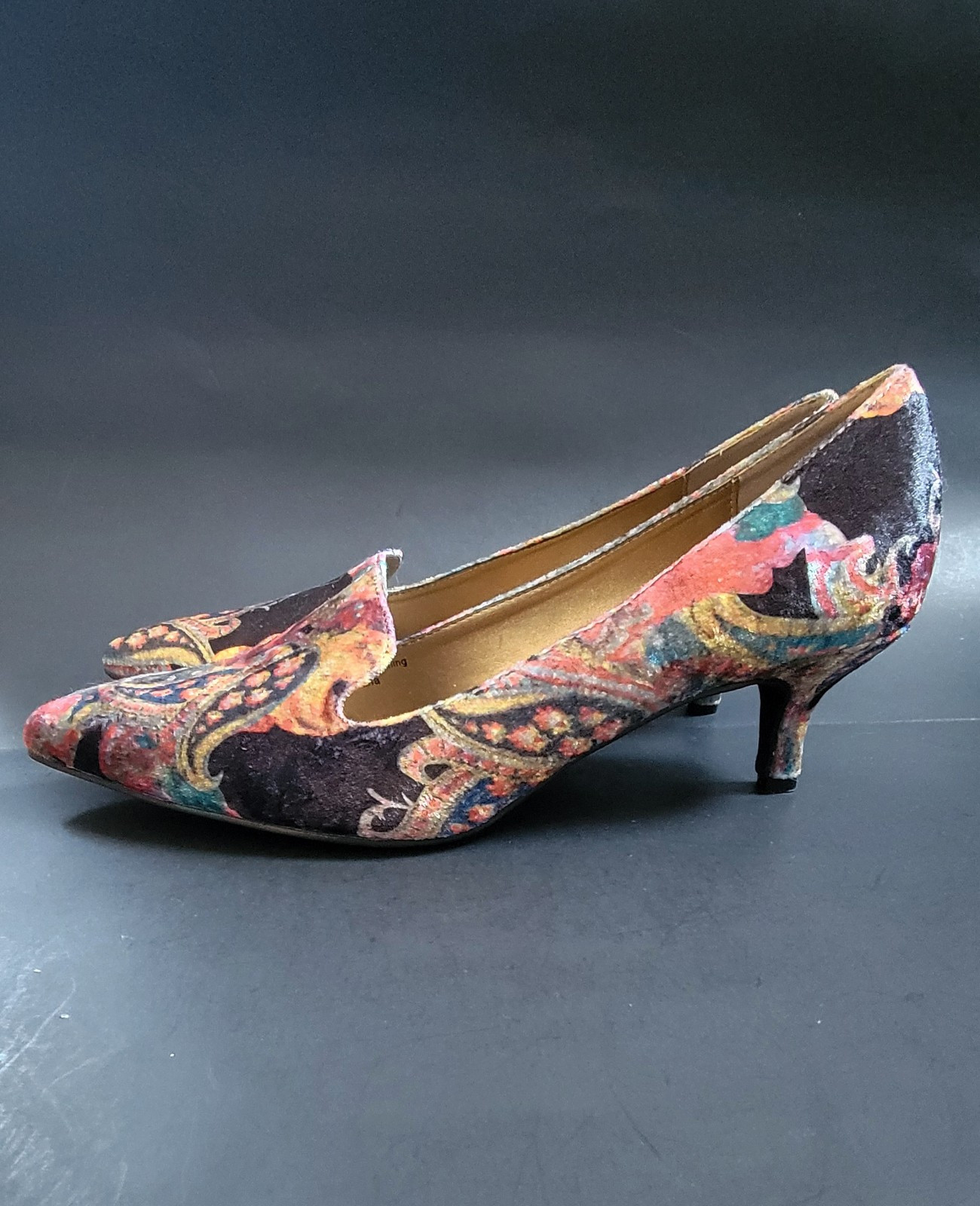 Bellini Women’s Bobcat Multi-colored Velvet Pump Heels Shoes – Sz 8.5