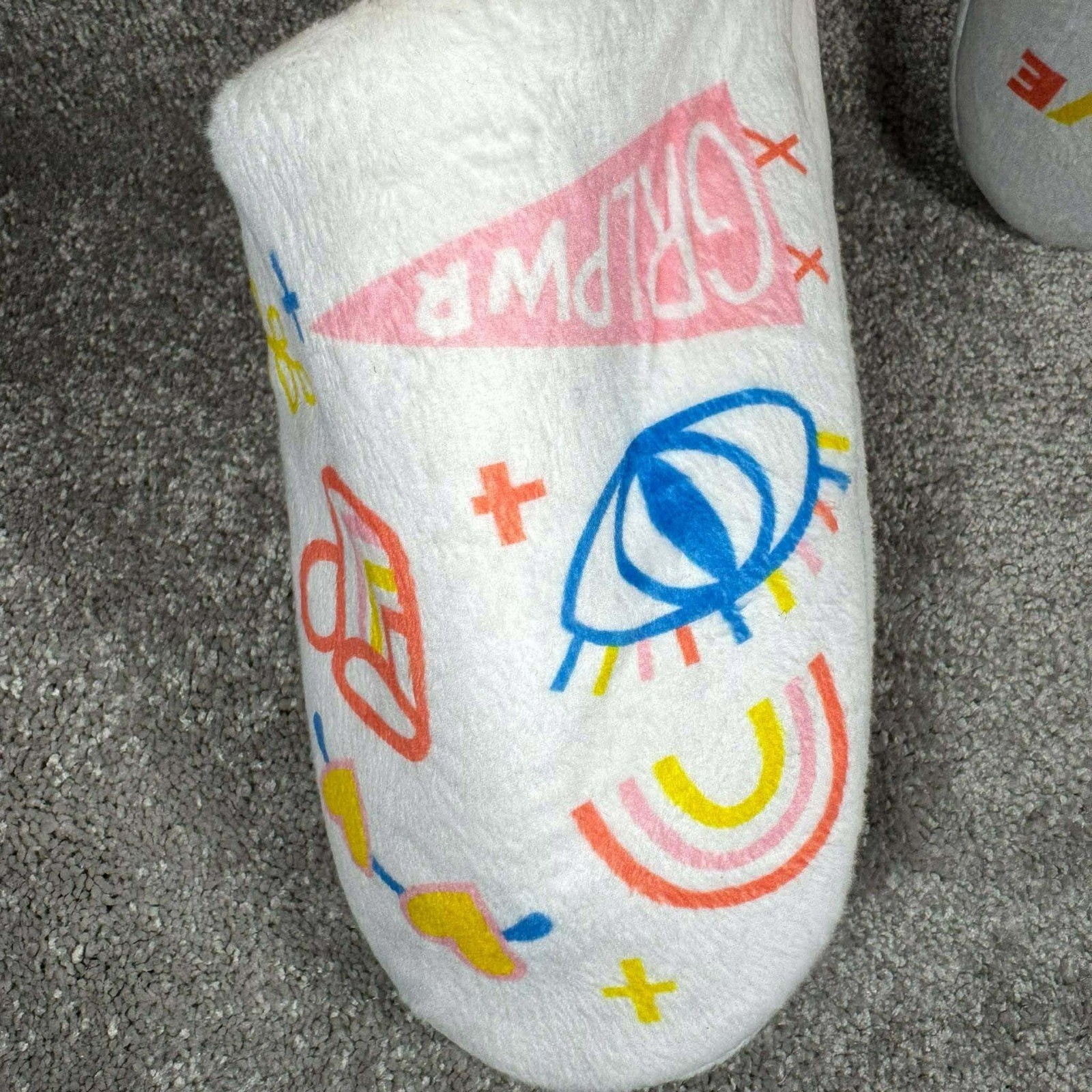 Hallmark Slippers White Positive Vibes – Womens Large