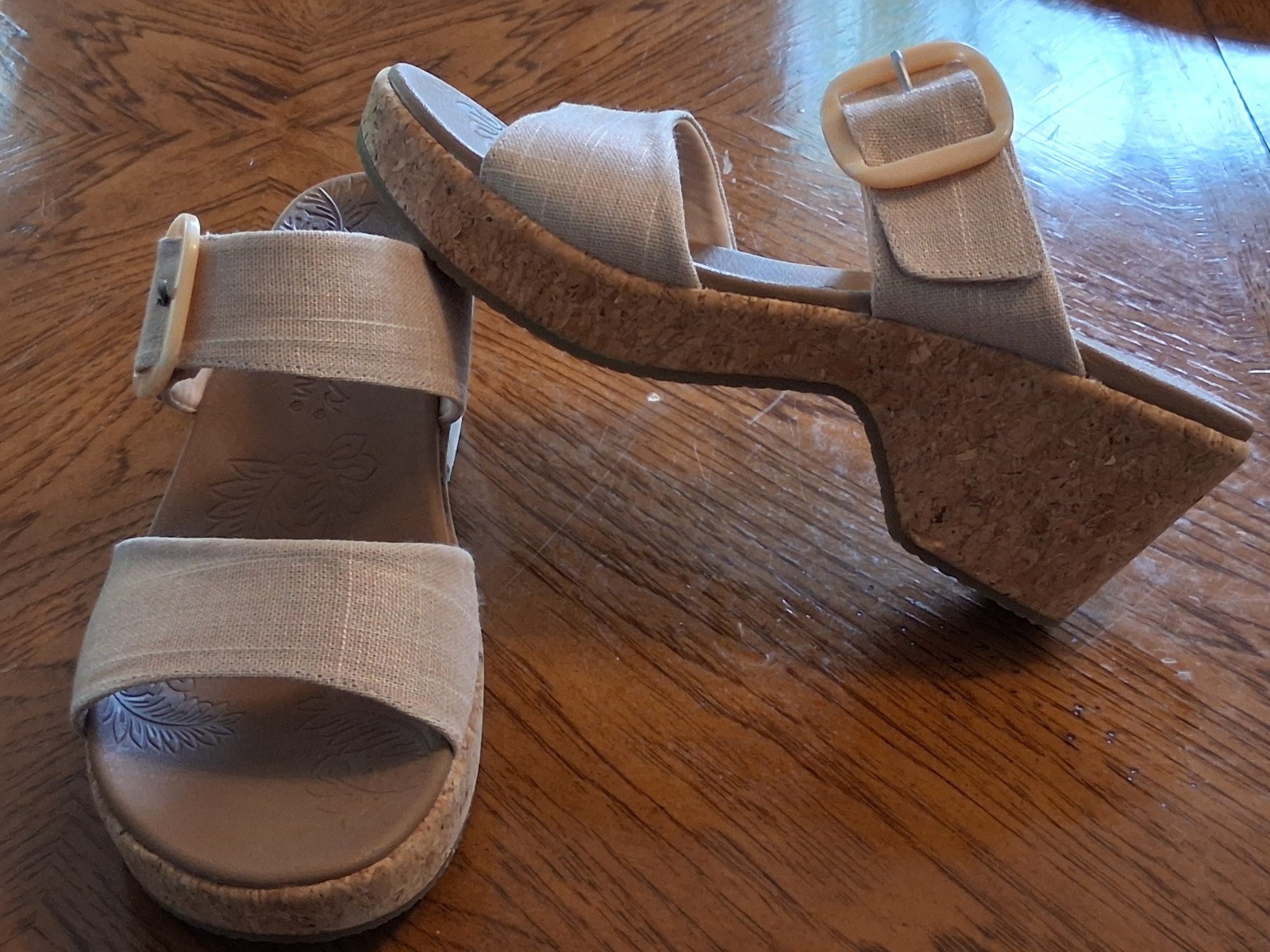 Cali from Skechers Luxe Foam Vegan Brystol Cork Wedge Pink Sz 9.5 Worn Once EUC
