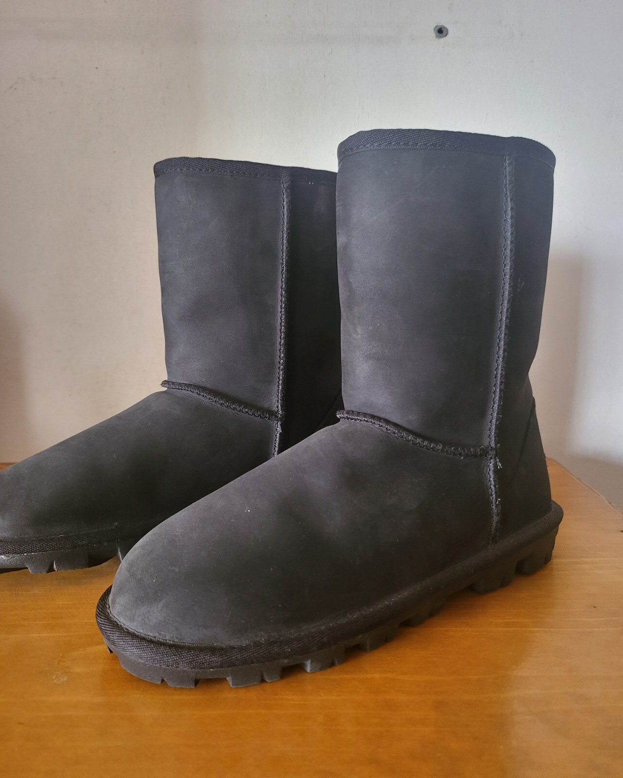 UGG Essential Short Black Leather Boots Women’s Size 6 US