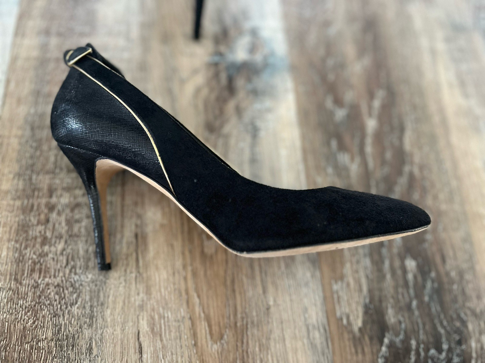Oscar De La Renta Suede Pointed Toe Gold Trim Designer Evening Pumps size 38