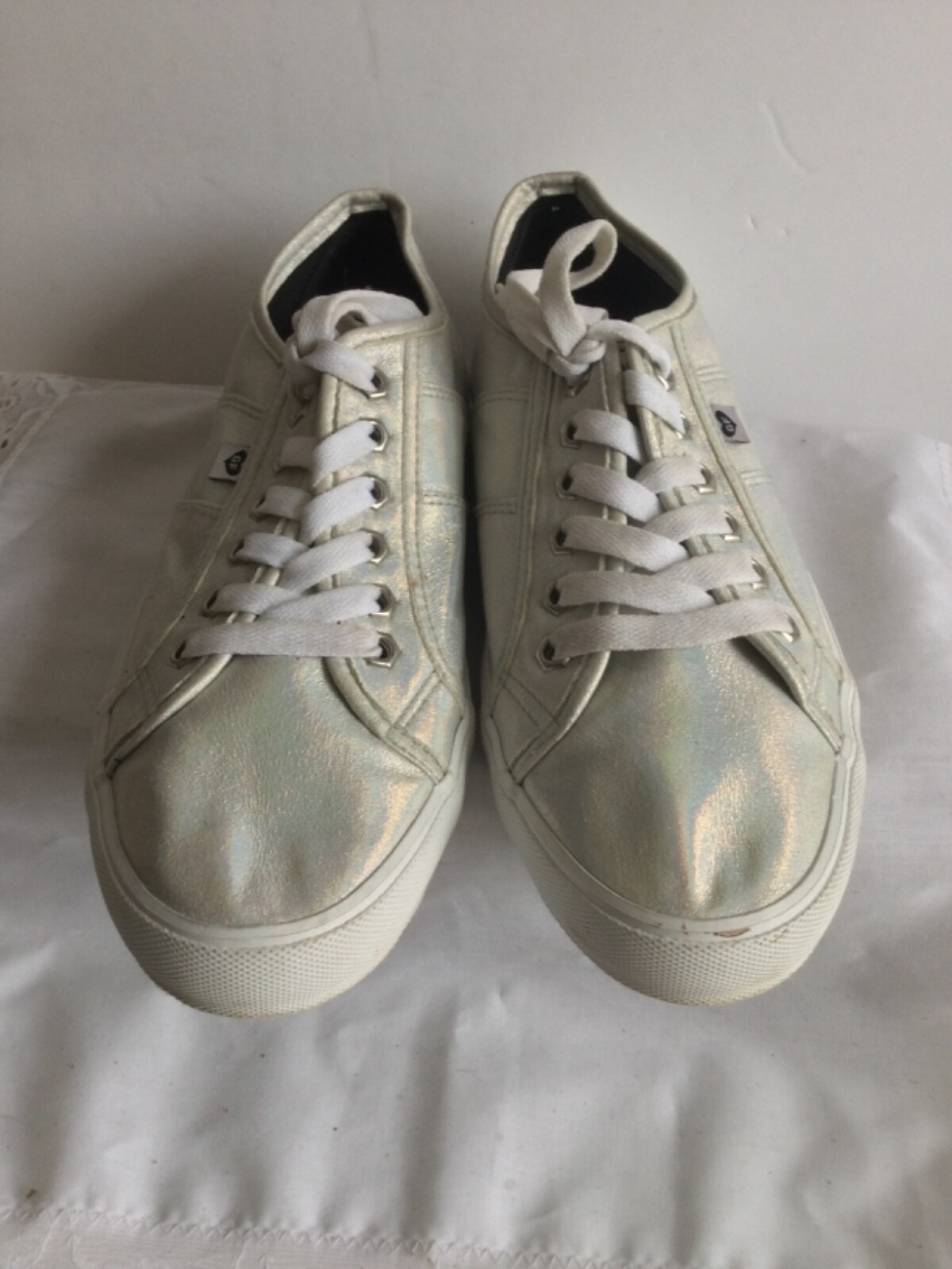 Gotta Flurt Women Sneakers Color Silver Size 8 Lace Up Low Top