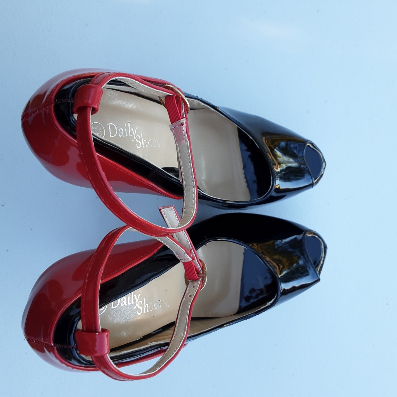 Daily shoes peep-toe platform pumps w/ black patent finish and red accents 8.5