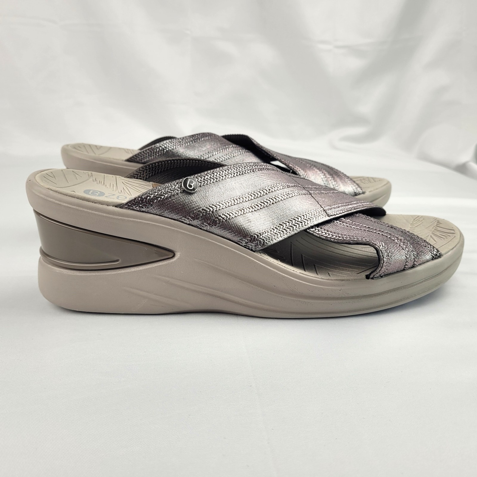Bzees Vista Sandals Women’s 11M Silver X Band Wedge Slide Comfort Summer Casual