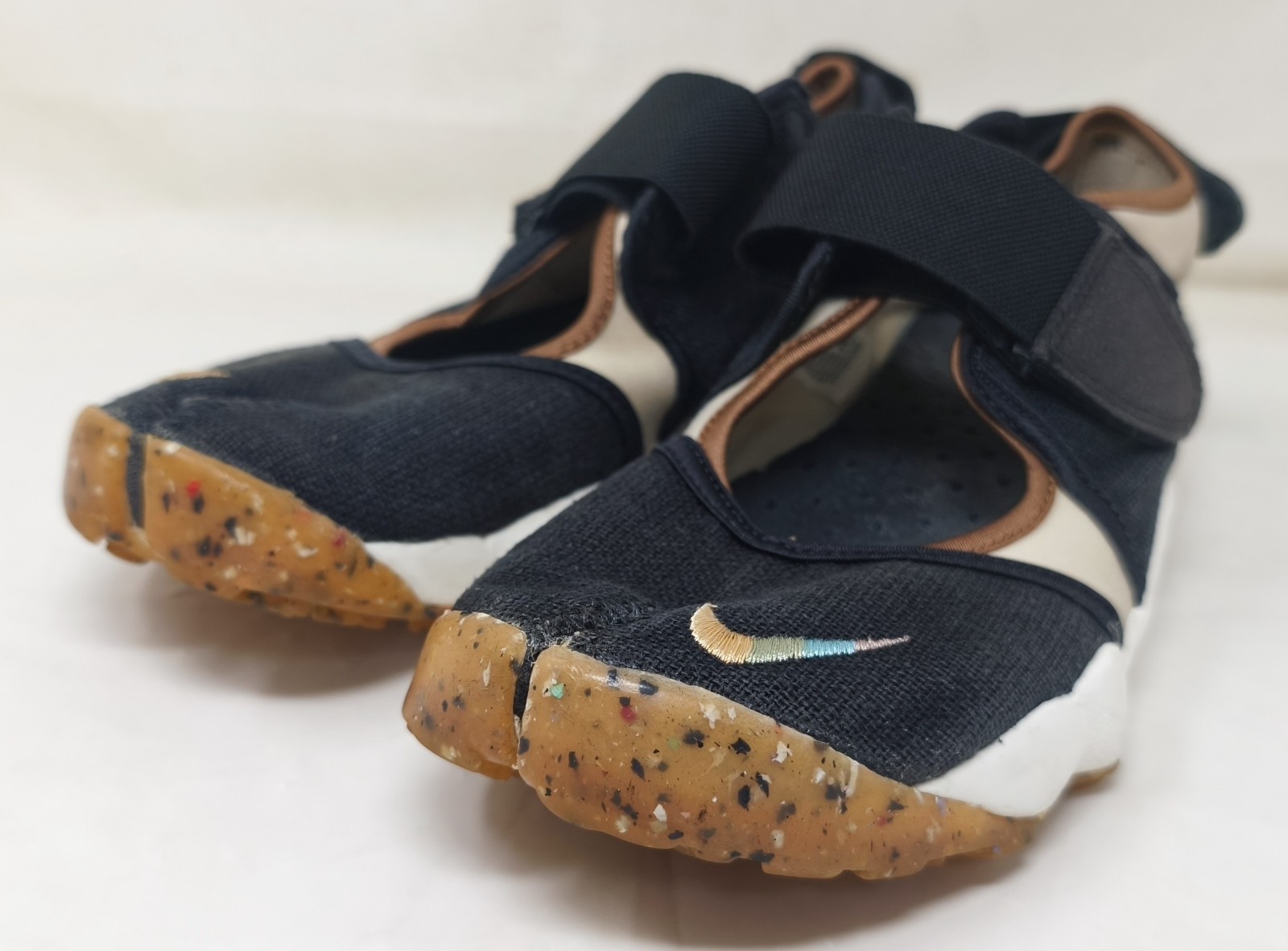 Size 10 – Nike Wmns Air Rift Off Noir Orange Chalk 2021 DM6441-045