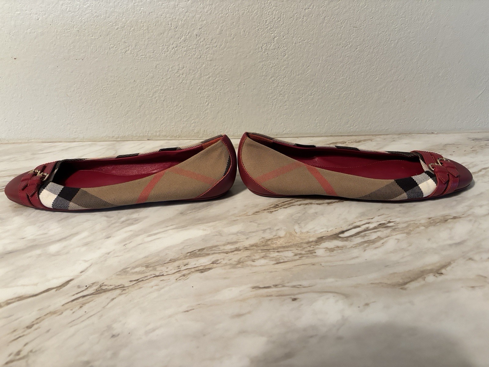 New Burberry Avonwick Nova Check Red Burgundy Leather Ballet Flats Sz 38 1/2 US9