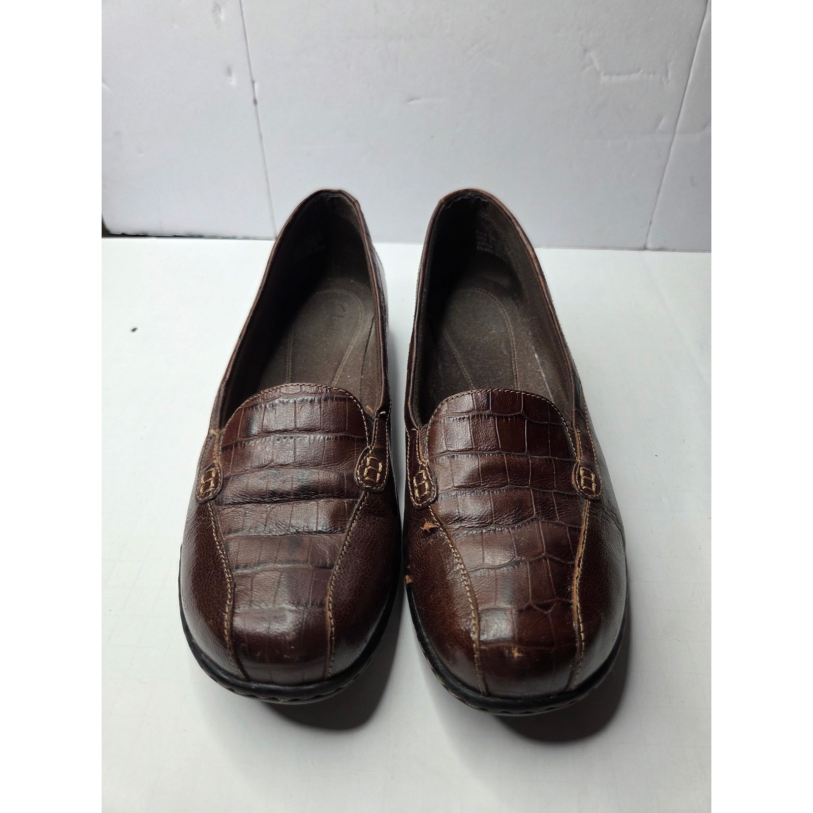 Clarks Womens Brown Crocodile Embossed Leather Loafers Size 9.5M 55474
